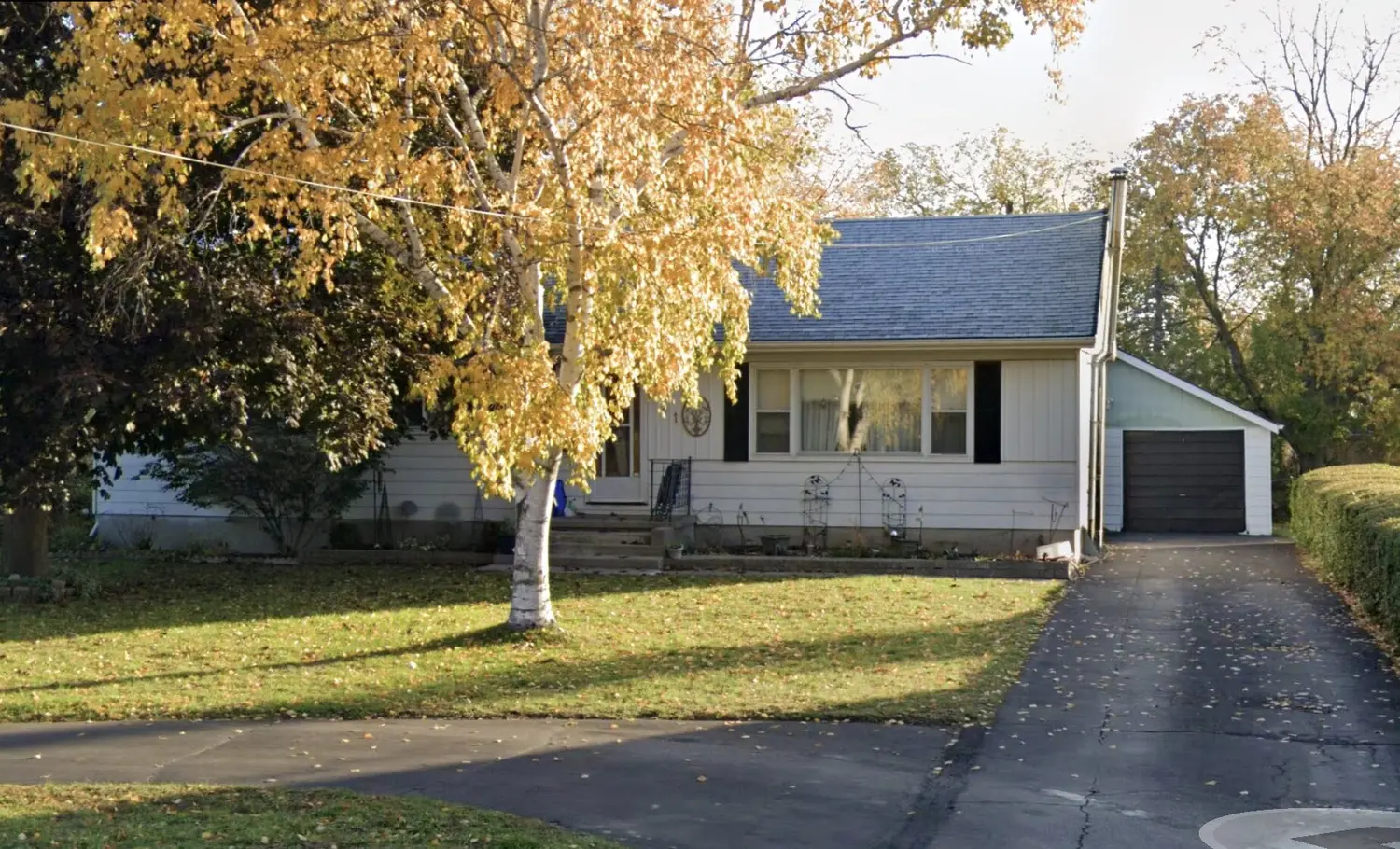 Property at 71 Prince Of Wales Drive - Belleville